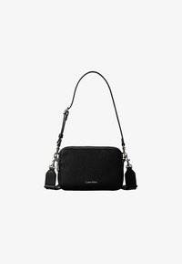 LOGO STRAP CAMERA BAG - Axelremsväska - black