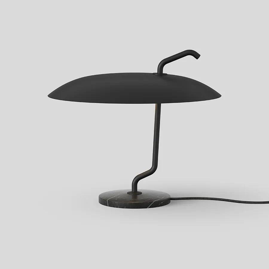 Model 537 Bordlampe fra Astep All Black - Jacobsen Plus