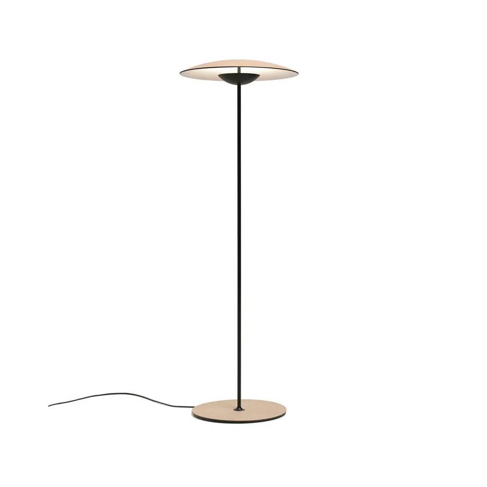 Marset Ginger P golvlampa ek, svart stålstativ.