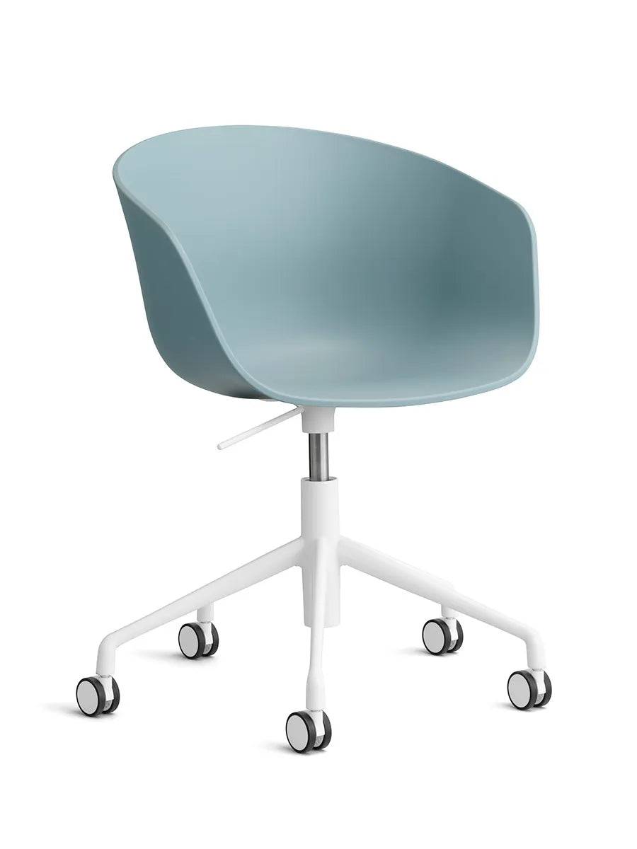 About a Chair AAC52 fra Hay Dusty blue / Hvid pulverlakeret aluminium - Jacobsen Plus
