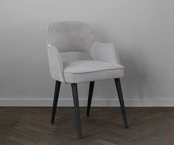 Mossroom C-Moon spisestol - lysegrå velour - Oak Smoked