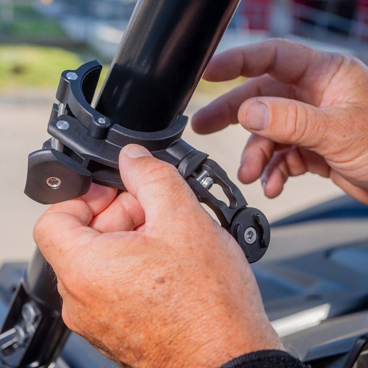 PHONE MOUNT ROLL CAGE