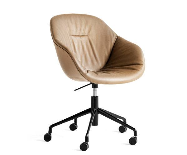 HAY About A Chair - AAC 153 Soft - Sense Læder - Nougat / Sort