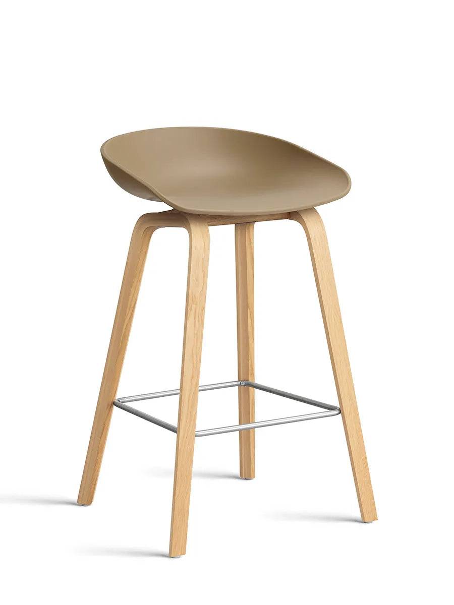 About a Stool AAS32 fra Hay Lav - B 50 x D 43 x H 64-75 cm / Clay / Lakeret eg - Jacobsen Plus