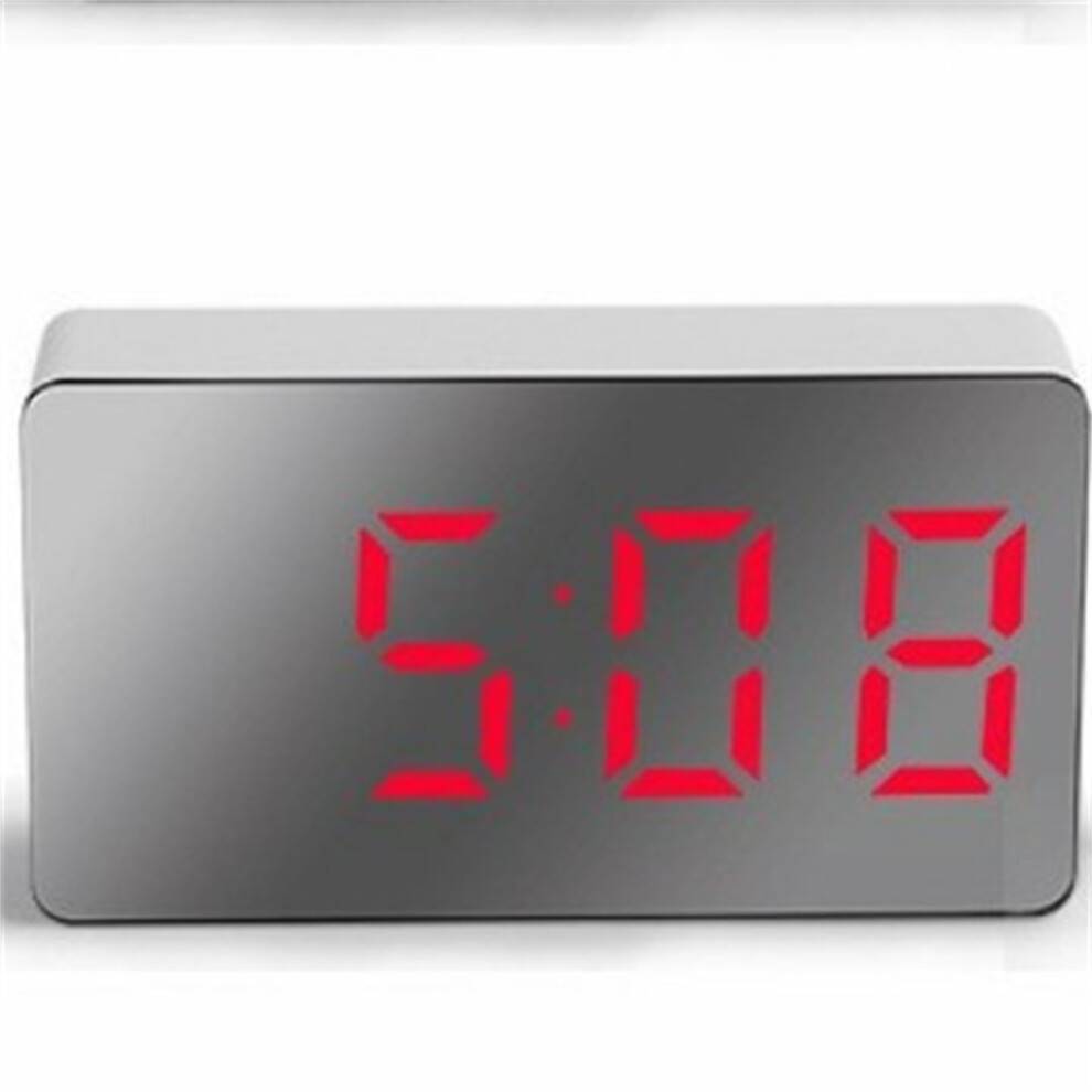 Digitalt vækkeur med snooze-funktion, USB-opladning og backup-batteri, stort LED-display med automatisk nattilstand og lysdæmper, moderne spejl