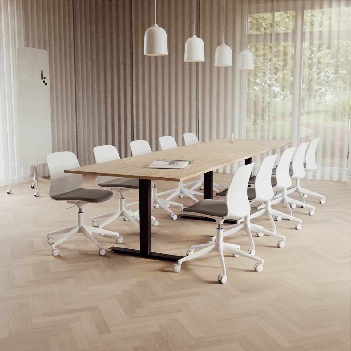 Konferencesæt Modul + Ergo 006C, Størrelse 10 pladser (360 cm), Bordplade Eg, Understel Sort, Stol Hvid / Lysegrå.