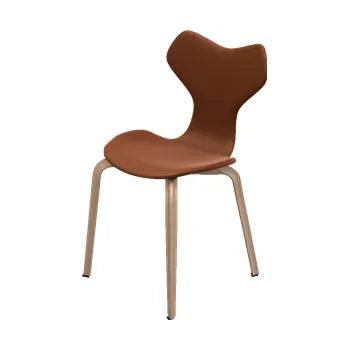 4130 Grand Prix med træben af Arne Jacobsen Fuldpolstret / Grace læder / Valnød - Jacobsen Plus