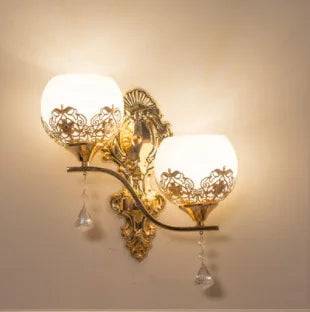 CrystalLuxe – Guld LED Vägglampa för Stämningsfull Belysning - C