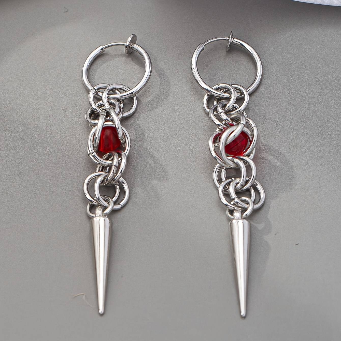 A Pair Of Fashionable, Trendy, And Designed Unisex Black And Red Chain Ear Clips, Versatile And Niche Design, A48