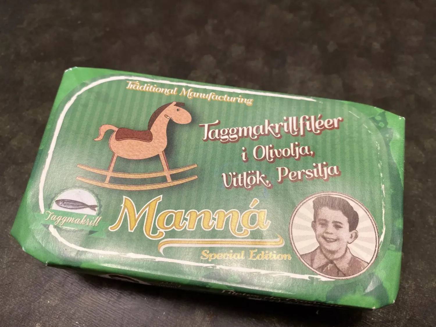 Taggmakrillfiléer i olivolja, vitlök och persilja (120 g)