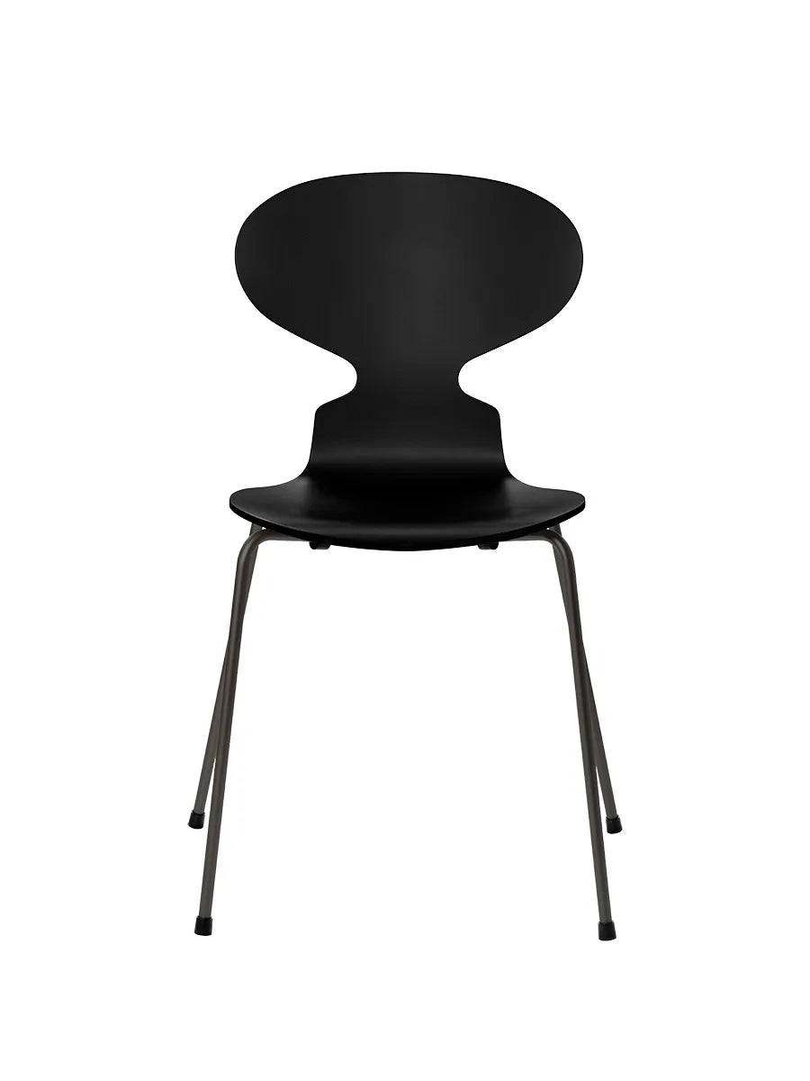 3101 Myren Stol lakeret af Arne Jacobsen Sort / Warm Graphite - Jacobsen Plus