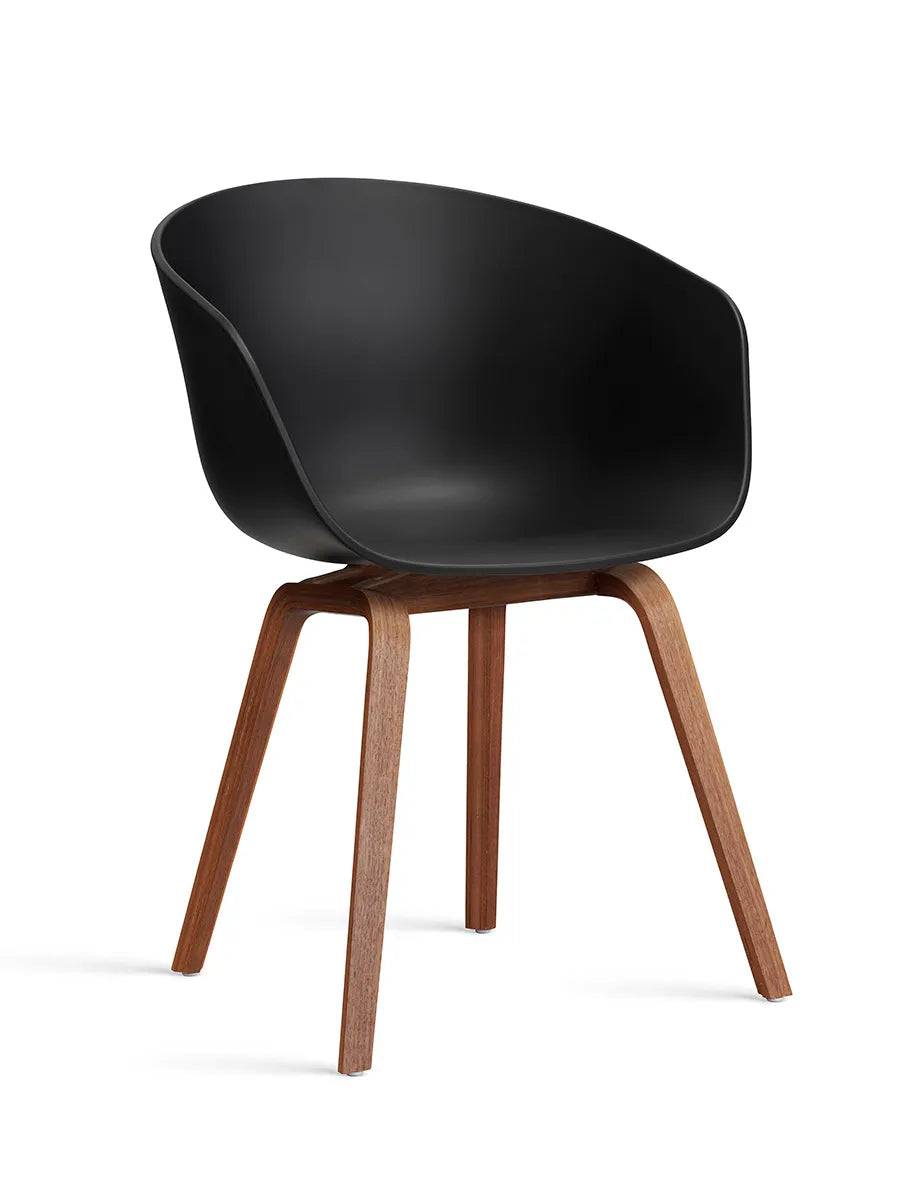 About a Chair AAC22 fra Hay Black / Lakeret valnød - Jacobsen Plus