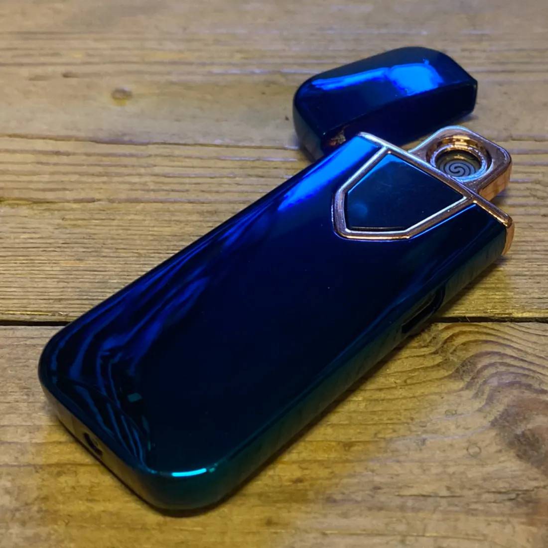 Single Arc Plain Blue Lighter m. Mini USB (Udgået).