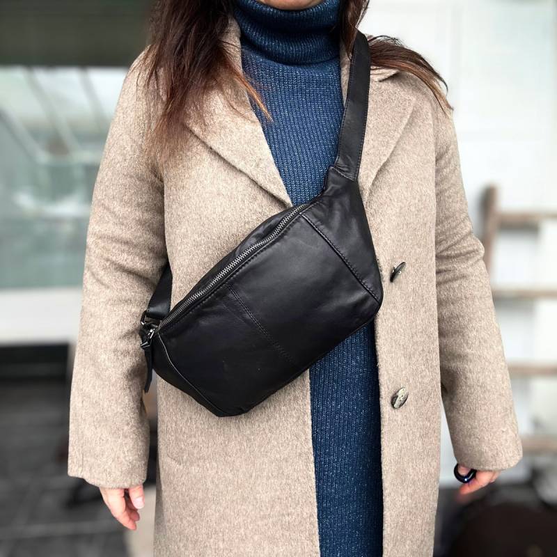 Silja stor bumbag - Sort blød lammeskind - Freja skind