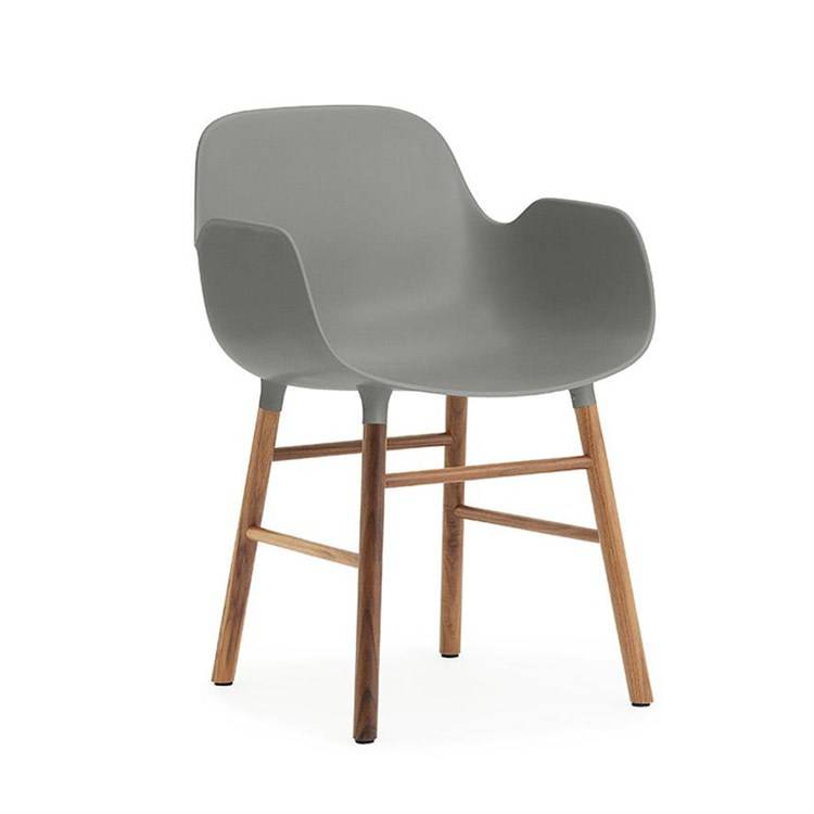Normann Copenhagen Form Matbord stol m/armstöd Grey Walnut