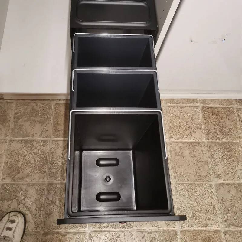 Hailo Trible affaldssortering med udtræk 2x7 + 15 Liter Indbygning - Trible udtræks system 2 x 7 Ltr + 1 x 15 Ltr