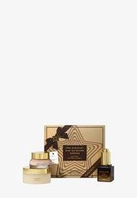 REVOLUTION PRO MIRACLE MINI SKINCARE HEROES GIFT SET - Ansiktsvårdsset - multi