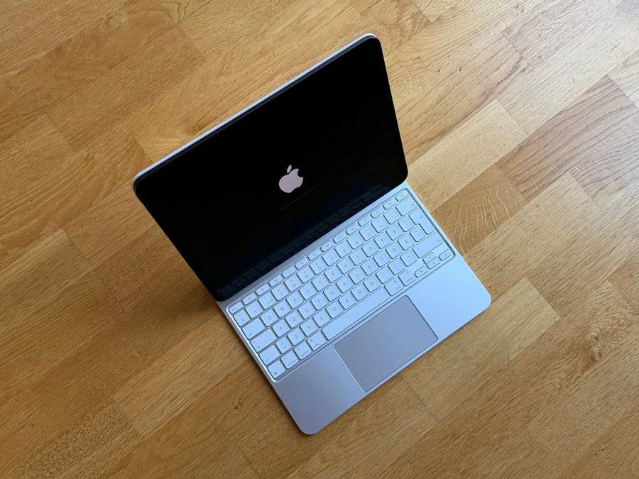 Apple iPad Pro 13 tum M4 512GB + Apple Magic Keyboard – toppskick!