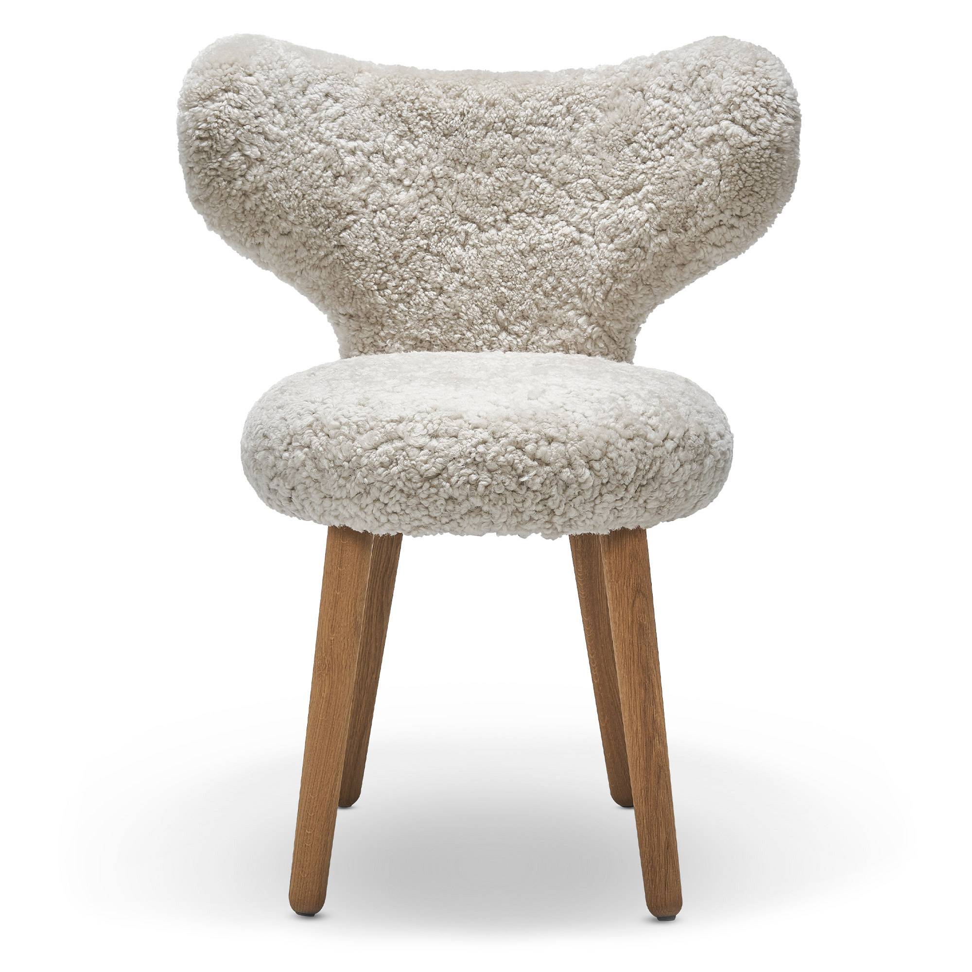 Mazo - WNG Chair Sheepskin Moonlight - Matstolar - Magnus Læssøe Stephensen - Trä/Ull