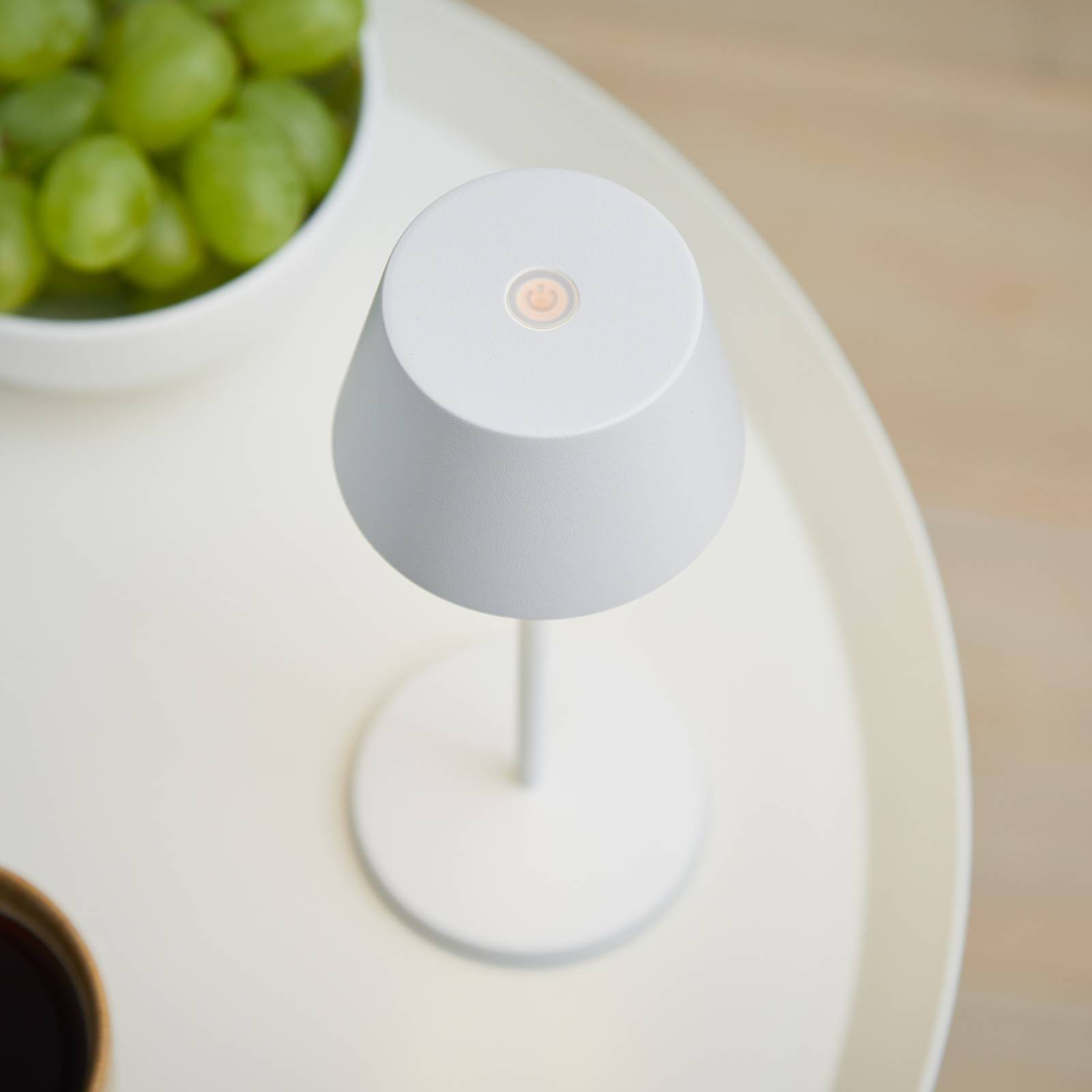 LOOM DESIGN LED-batteridriven bordslampa Modi Micro, IP65, vit dimbar, Vitt / opal, Aluminium / grå / zink, Modern