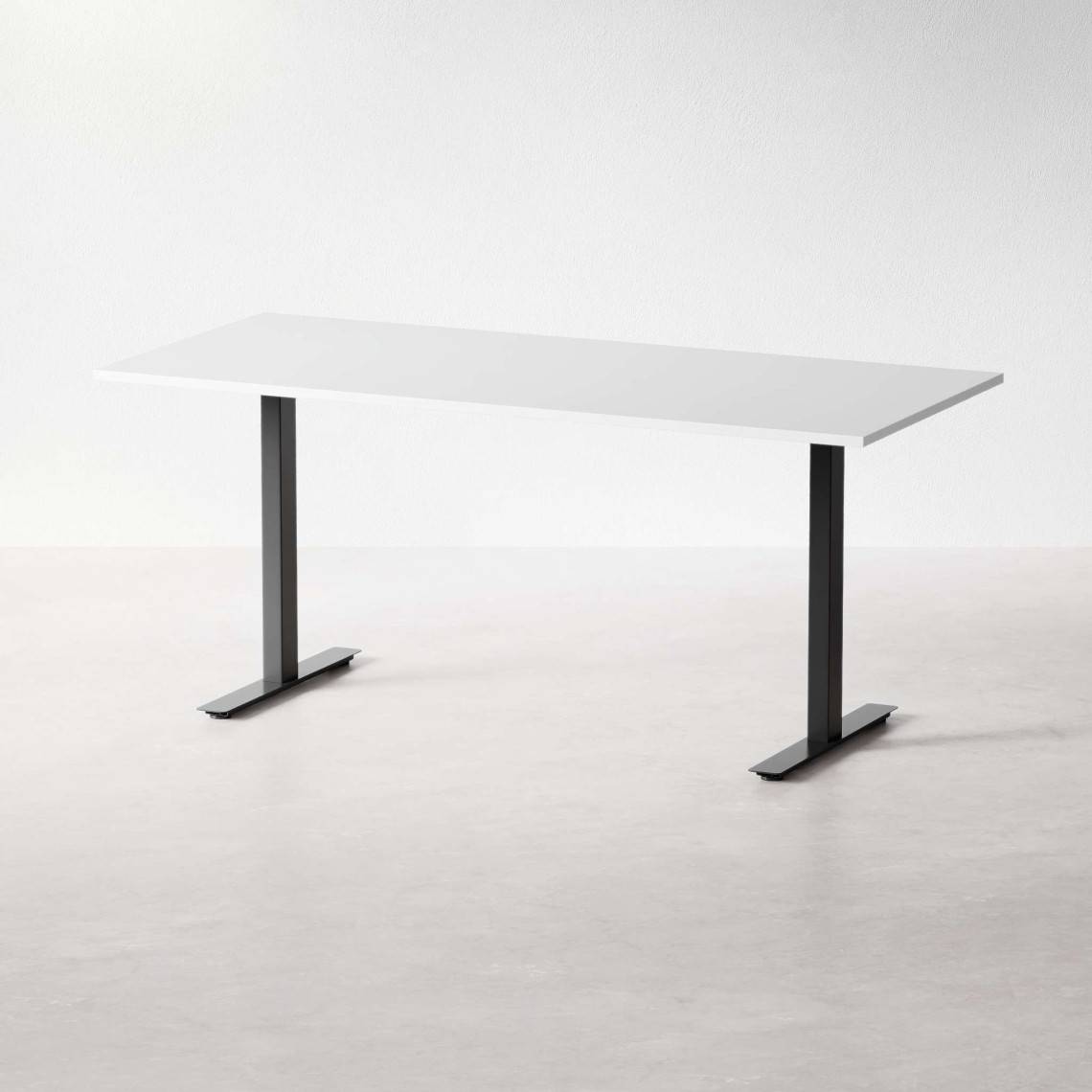 Fast skrivebord, Størrelse 180 x 80 cm, Bordplade Hvid, Understel Sort
