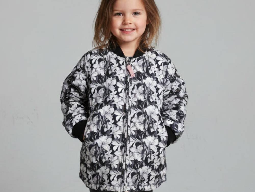 Petit By Sofie Schnoor Termojakke Sort Blomster - Str. 4y 104cm