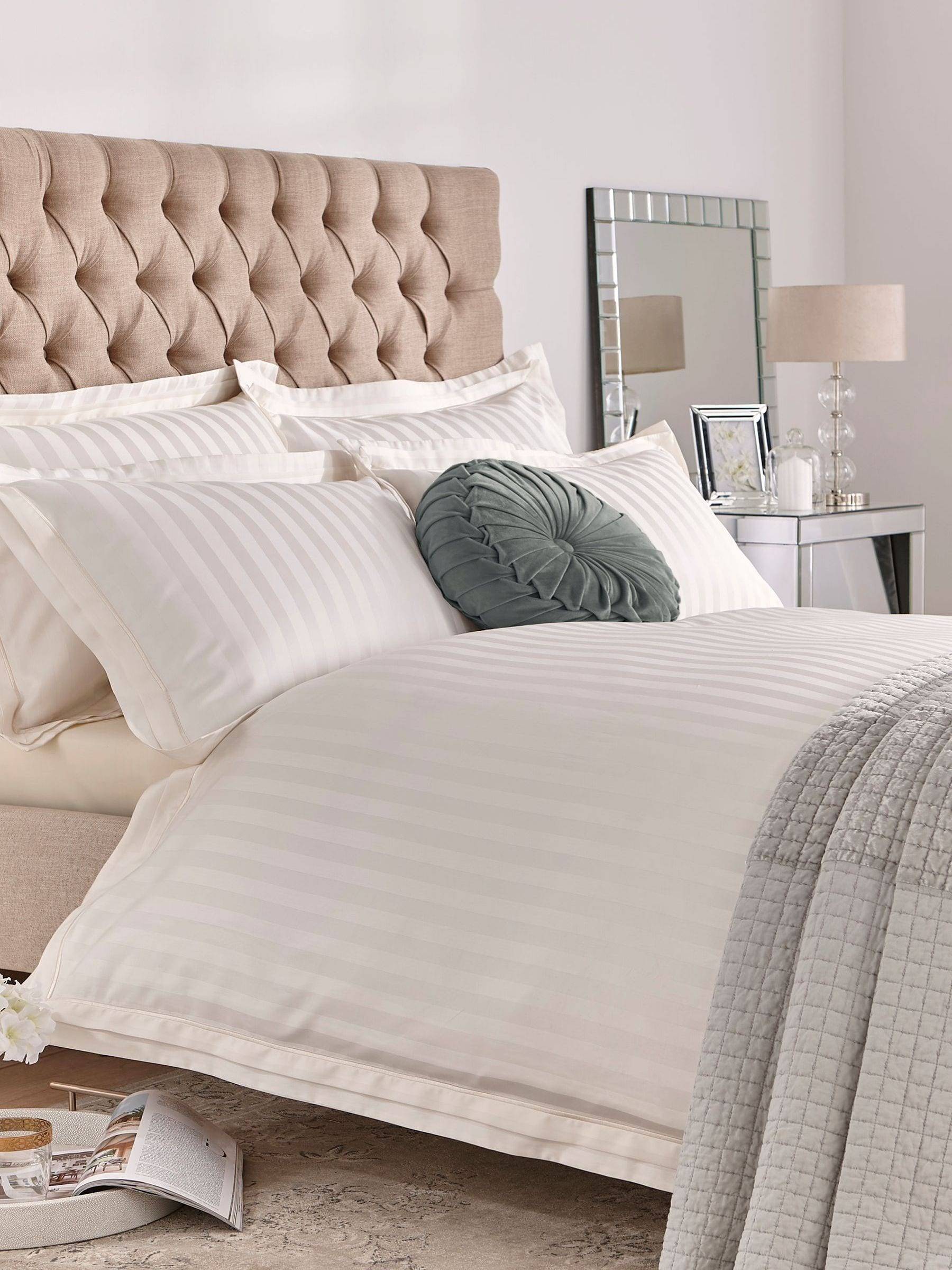 Laura Ashley Laura Ashley Shalford Randig 400 Trådräkning Sateen Påslakan Och Örngott Set