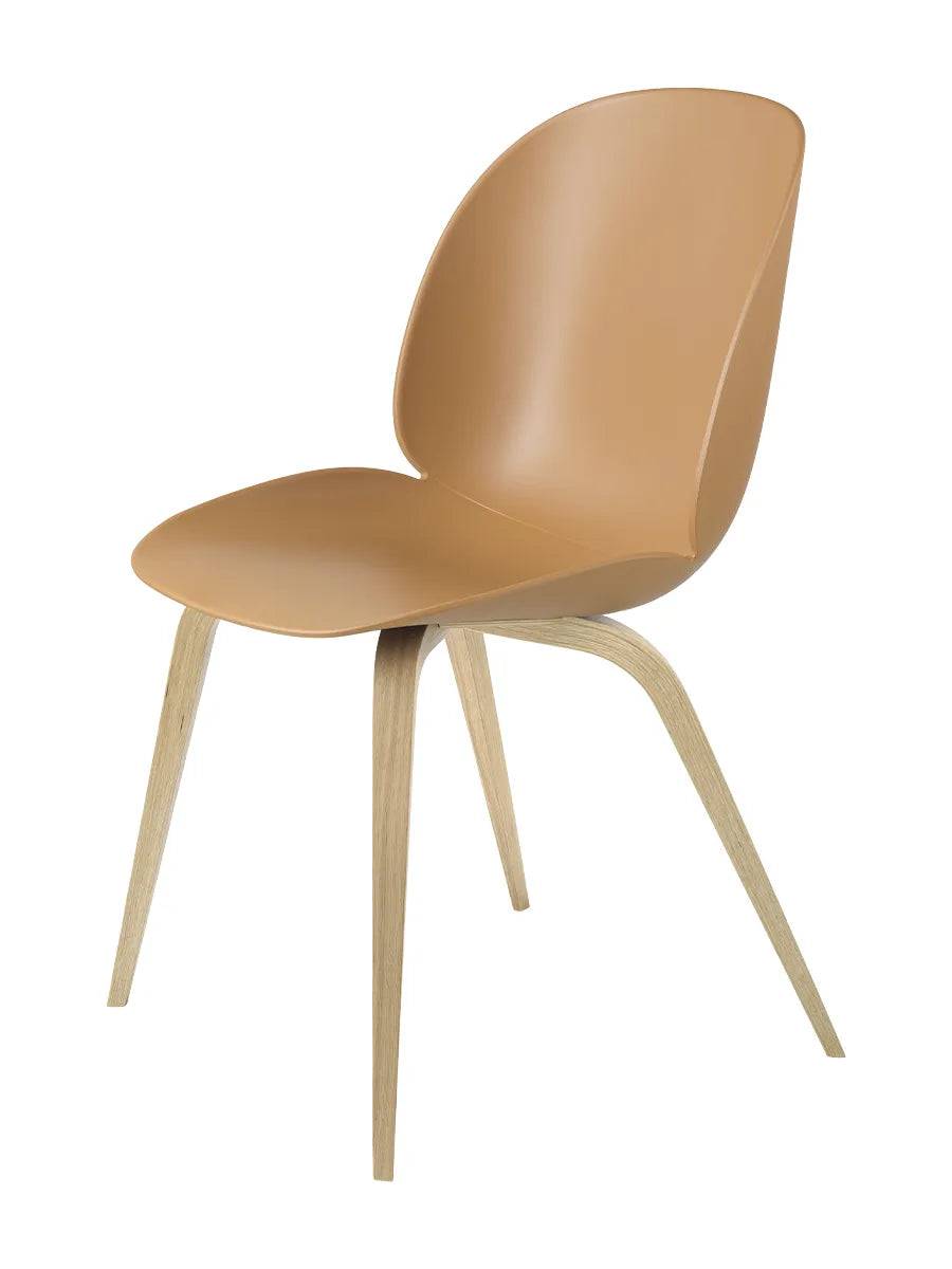 Beetle Chair, upolstret fra GUBI Amber Brown shell / Wood base / Oak base - Jacobsen Plus