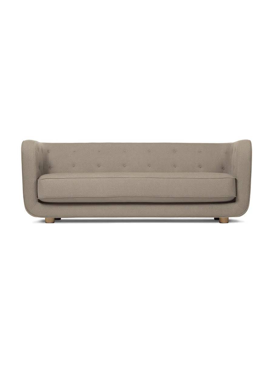 Vilhelm Sofa fra Audo Copenhagen Stof / Vidar 3, 222 / Røget eg - Jacobsen Plus