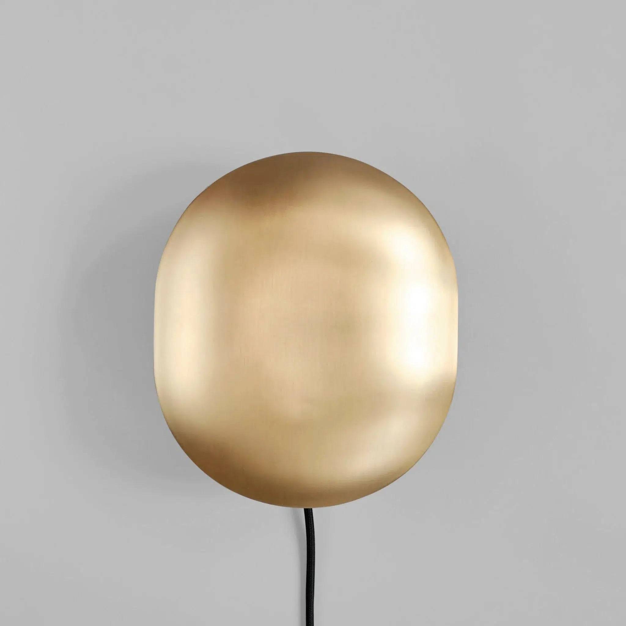 Clam Wall Lamp - Brass.