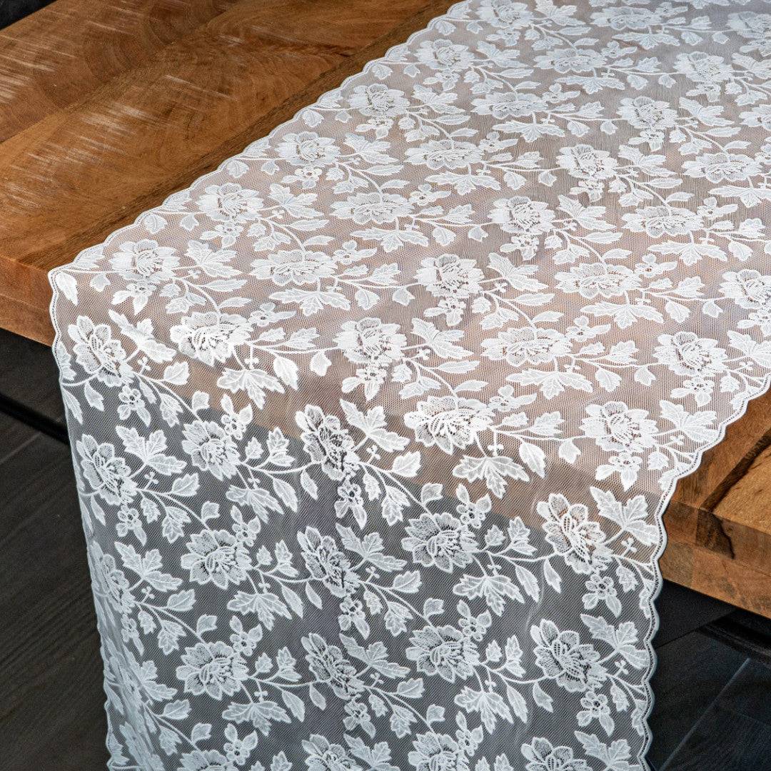 Camellia Lace – Hvid blonde bordløber 50 cm (metermål)