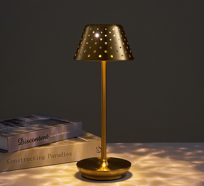 LuxeGlow – Bärbar LED-bordslampa för moderna interiörer - Guld