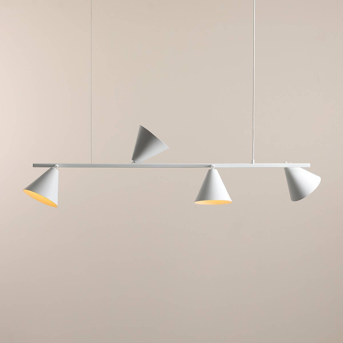 Frigg - Loftlampe i hvid metal