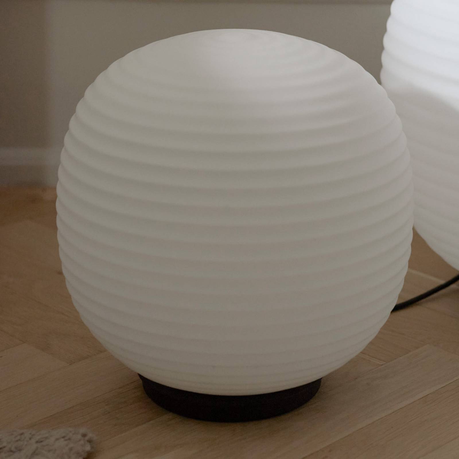 New Works Design bordslampa Lantern Globe Medium, dimbar, Vitt / opal, Vardagsrum / matsal, Glas, Design, Bordslampa