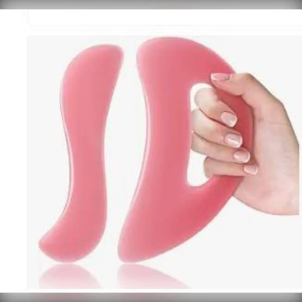 Gua sha-massageset i rosa harts med ansiktsskrapa och böjt kroppsblad för ansikts- och kroppsmassage, ergonomiskt grepp