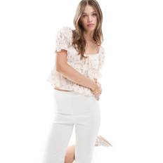 Miss Selfridge - Tekstureret bluse med bindebånd foran og småprint-Multifarvet