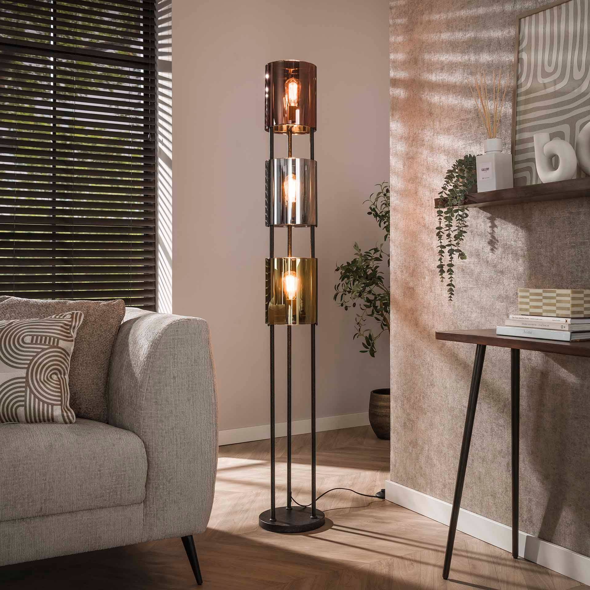 Aida - Gulvlampe med tre forskellige farvede glaskupler Levering med pære(r)