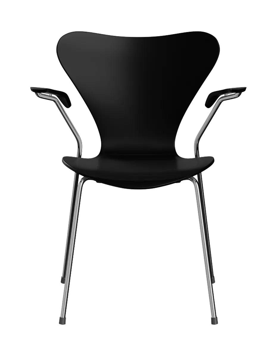3207 Serie 7 Armstol af Arne Jacobsen Uden polstring / Lakeret / Sort - Jacobsen Plus
