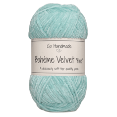 Go Handmade Bohème Velvet Fine 17679 Mint Indhold: 100% Polyester Vægt/længde: 50 gram = ca. 190 meter Anbefalede pinde: 2.50 - 3.50 mm Strikkefasthed: 10 x 10 cm = 30m Maskinvask, max 40°C / Tørres fladt.