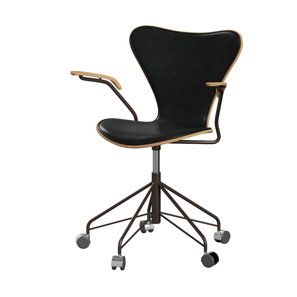 Fritz Hansen - 3217 kontorstol med armlæn, naturfiner og forsidepolstret i Grace læder Eg- Sort læder - Brown Bronze stel - Jacobsen Plus