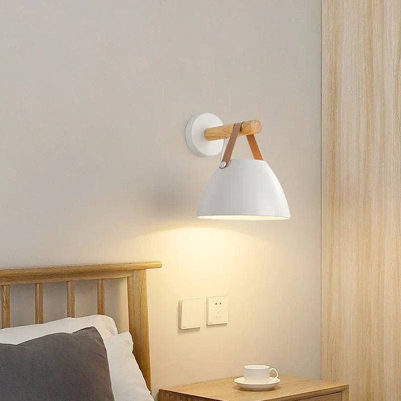 NordicGlow Ljus - Trä LED Vägglampa med Läderdetaljer - Burlywood / Varm vit