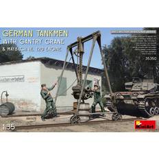 GERMAN TANKMEN WITH GANTRY CRANE & MAYBACH HL 120 ENGINE 1/35