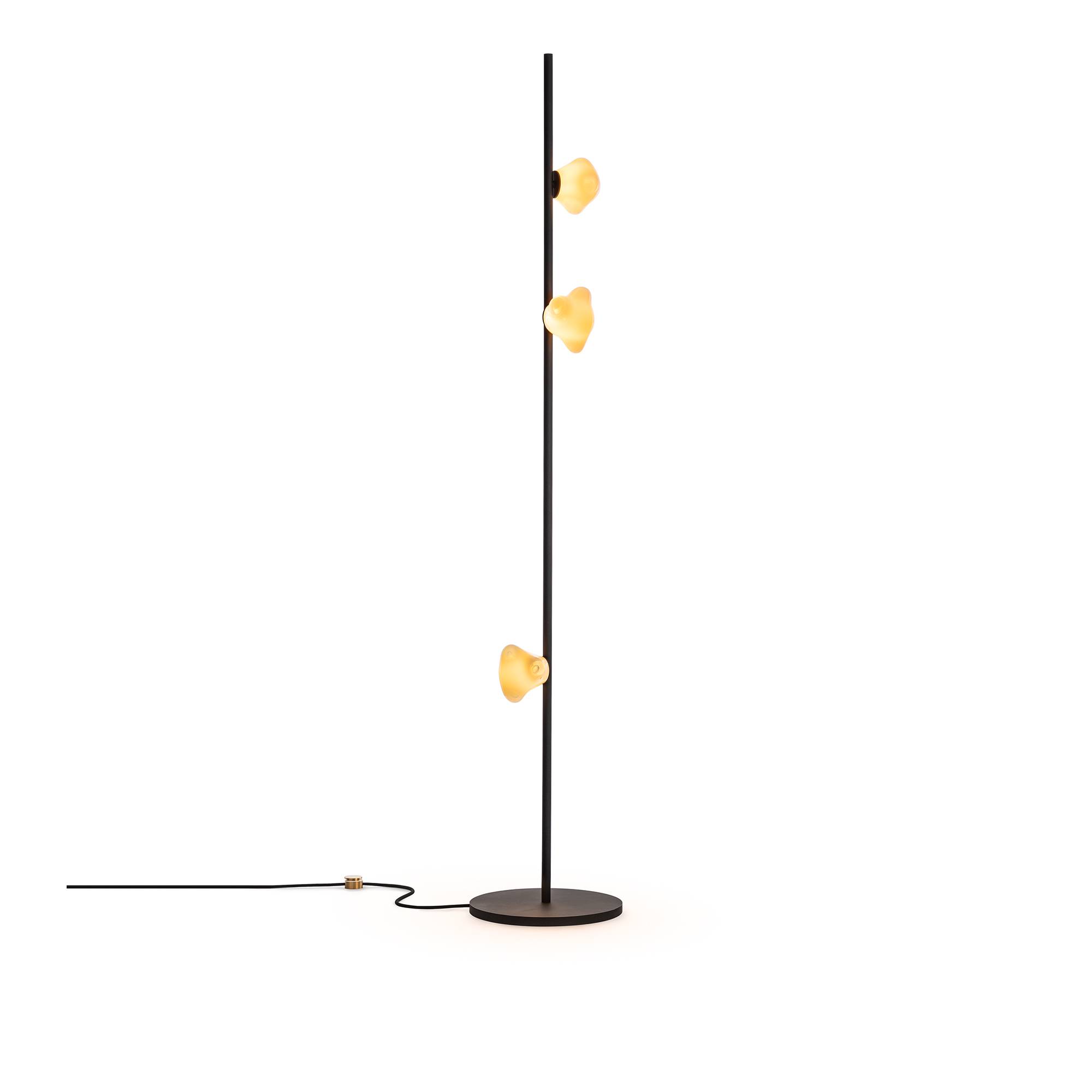 Bocci - 57.3 Stem Floor 6 Inches, White Opaline Pendants, Black Stem - Standerlamper - Omer Arbel - Sort