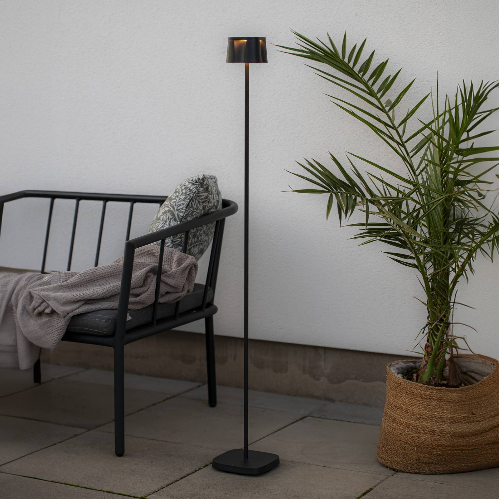 Konstsmide Nice LED-golvlampa, svart, aluminium, IP54, dimmer, CCT Nice, dimbar, Svart, Aluminium / grå / zink, Modern