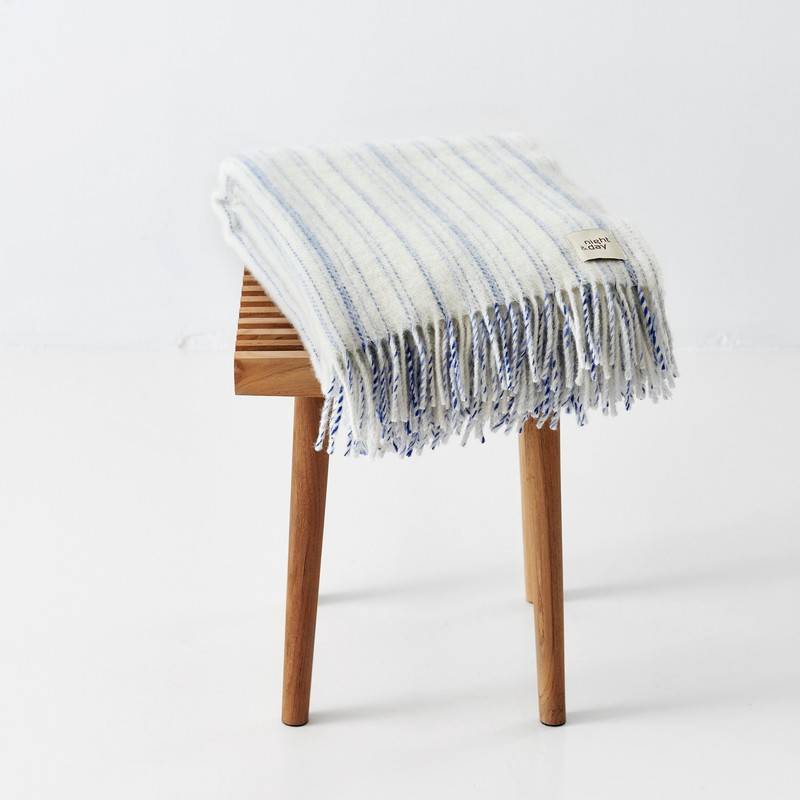 Arctic Violeta uld plaid hvid/lyseblå 130x200 cm