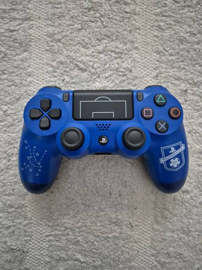 DualShock 4 – PlayStation F.C. Edition