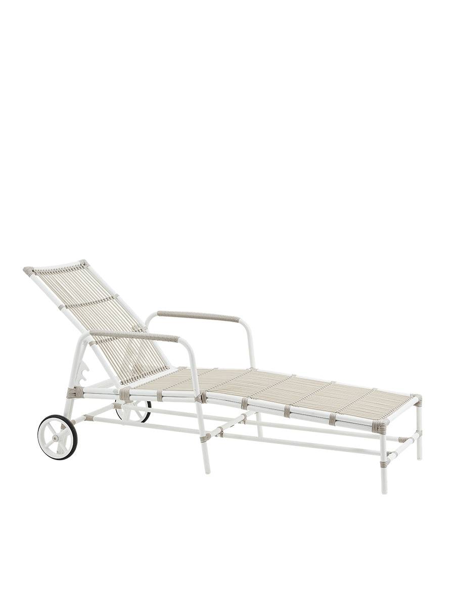 Josephine Exterior Liggestol, Dove White fra Sika-Design Ingen hynde - Jacobsen Plus