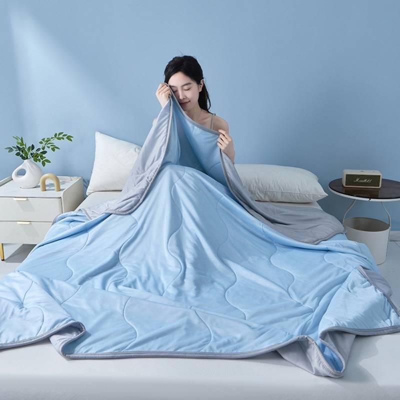 2026 New Solid Color Simple Wave Grid Ice Cream Cool Silk Summer Quilt Machine Washable Single Air Conditioner Quilt
