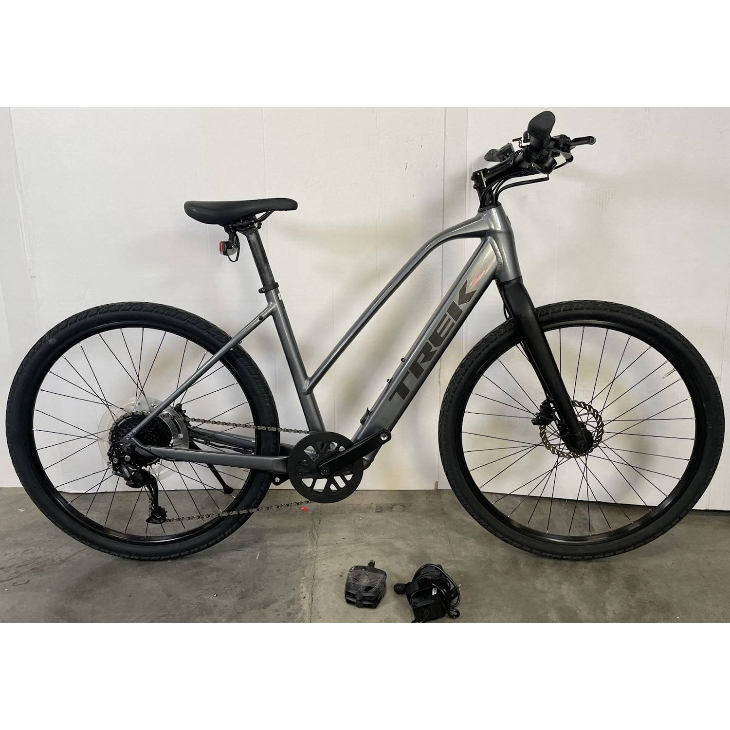 Trek Dual Sport+ 2 250Wh Stagger Galactic Grey M  Grå Recycle - Elcykel-Recycle - Hybrid Elcykel-RecycleRecycle   Elcykel Recycle   Hybrid Elcykel Recycle