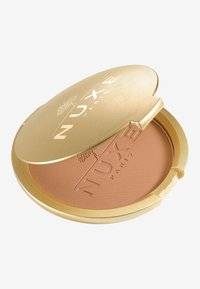 MULTI-USAGE COMPACT BRONZING POWDER - Bronzer